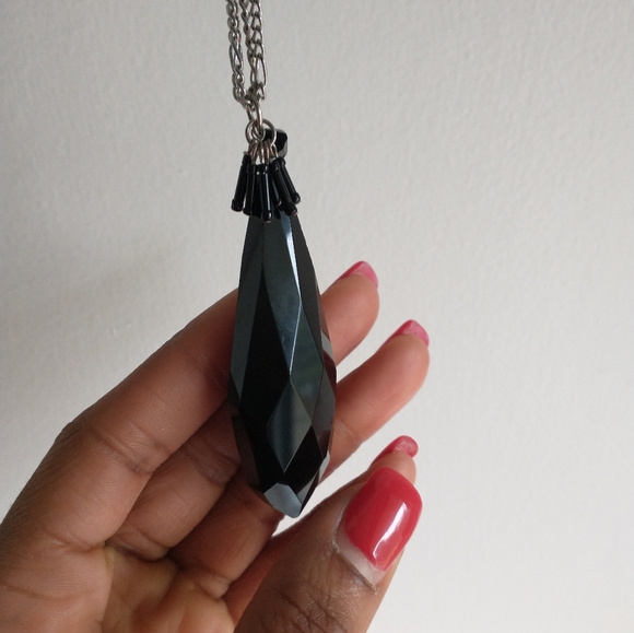 Black and silver women's teardrop pendant necklace - Picture 3 of 7